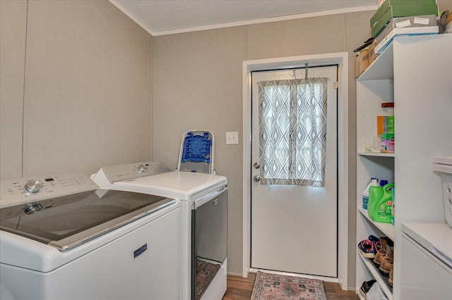 1711 Carolyn Lake Cir, Thomson, GA 30824 - laundry area featuring washer and clothes dryer and crown molding