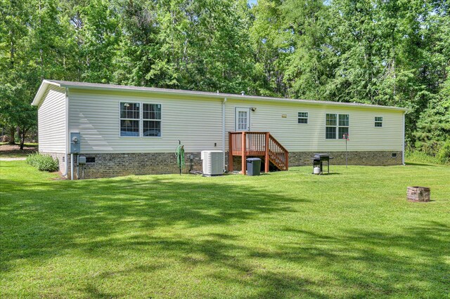 1711 Carolyn Lake Cir, Thomson, GA 30824 - rear view of property with crawl space and a yard
