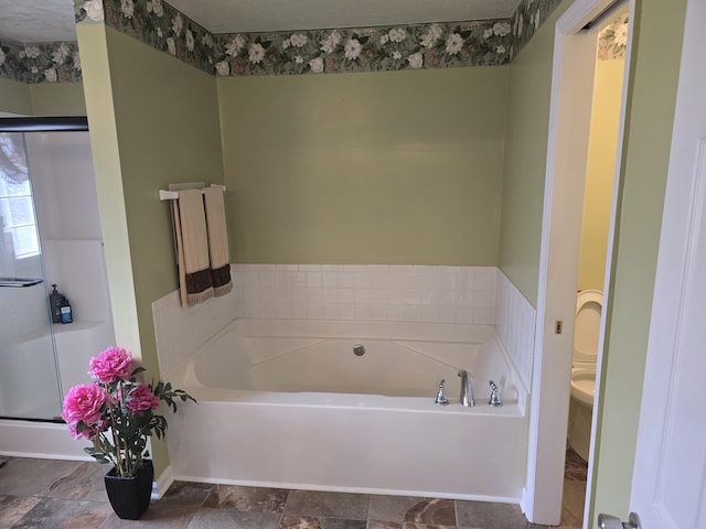 bathroom featuring a bathing tub