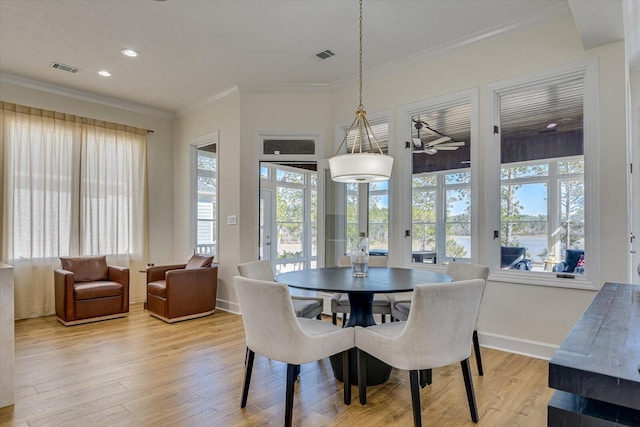 341 Crown Pt, Mccormick, SC 29835 - dining room with light wood-style flooring, baseboards, visible vents, recessed lighting, and crown molding