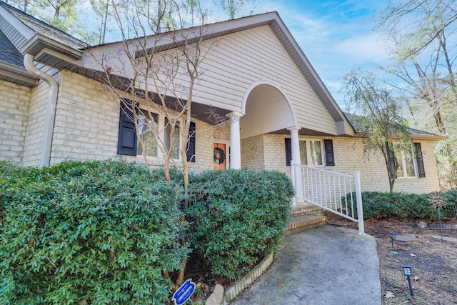 view of front of property with covered porch