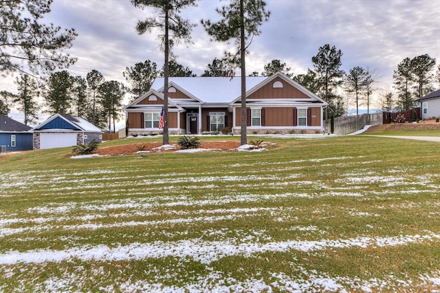 craftsman inspired home featuring a lawn