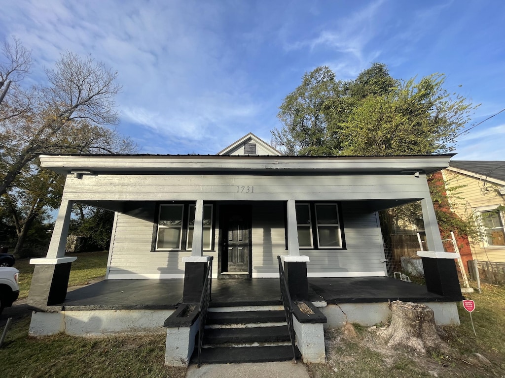 view of front facade featuring covered porch