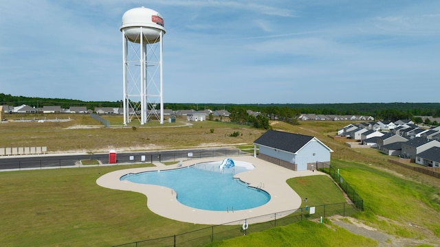 view of swimming pool