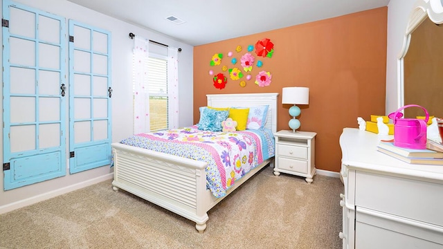 view of carpeted bedroom