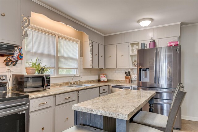 710 River View Dr, North Augusta, SC 29841 - kitchen with decorative backsplash, a sink, light countertops, ornamental molding, and stainless steel appliances