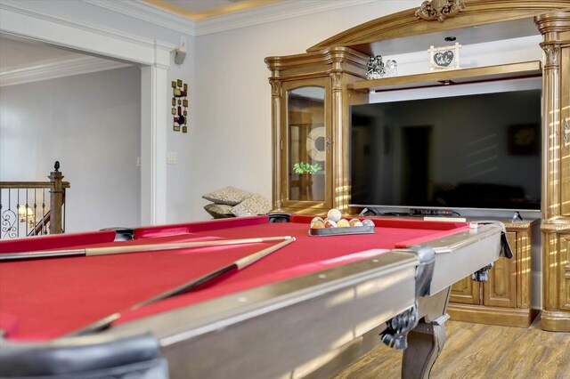 rec room featuring hardwood / wood-style flooring, pool table, and ornamental molding