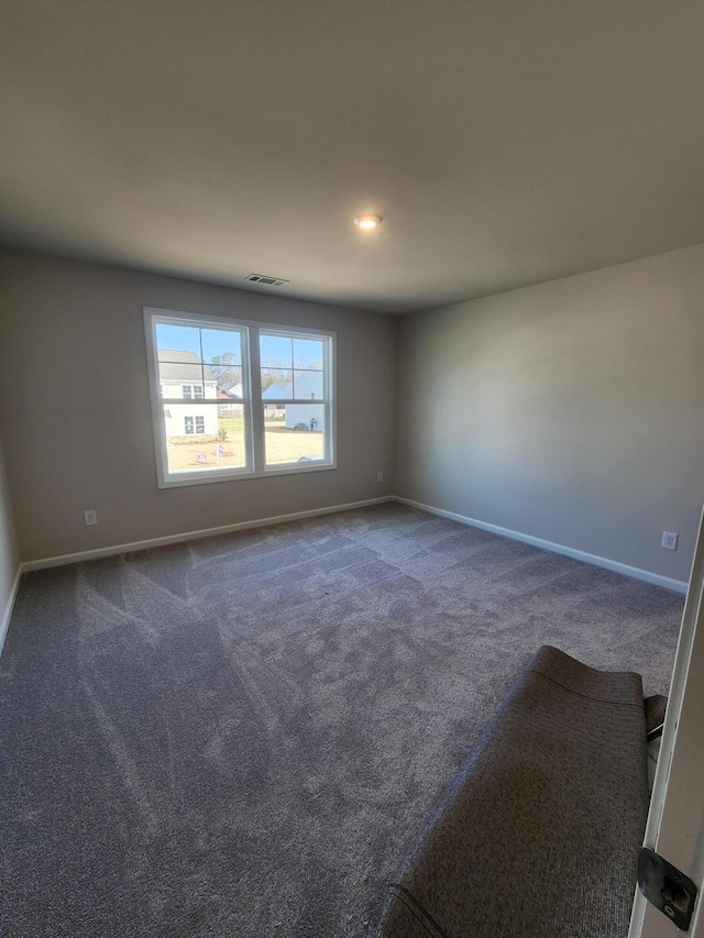 spare room with carpet flooring