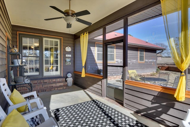 sunroom featuring ceiling fan