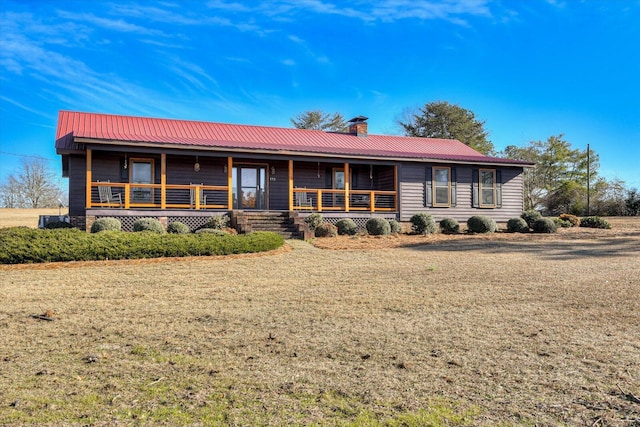 view of front facade featuring a front yard