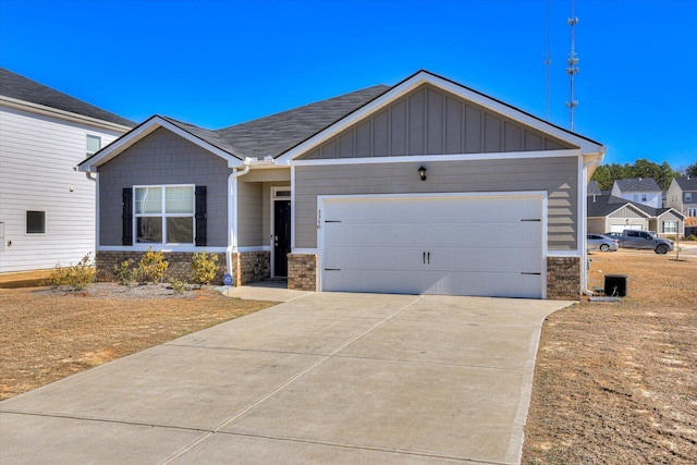 view of front facade with a garage