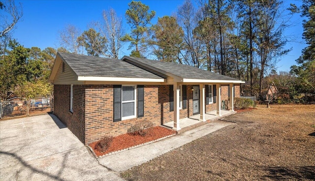 ranch-style house with covered porch