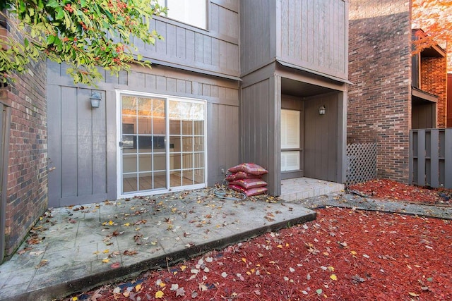 property entrance featuring a patio