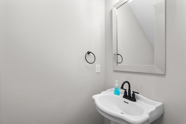 552 River Oaks Ln, Evans, GA 30809 - bathroom with a sink