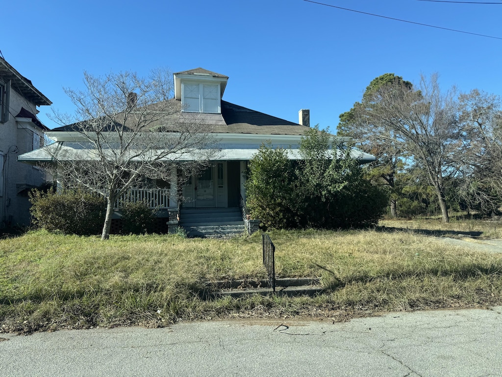 view of front facade with covered porch