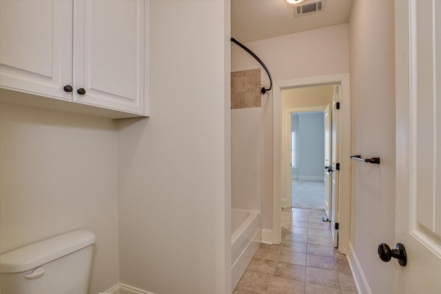 bathroom featuring toilet and washtub / shower combination