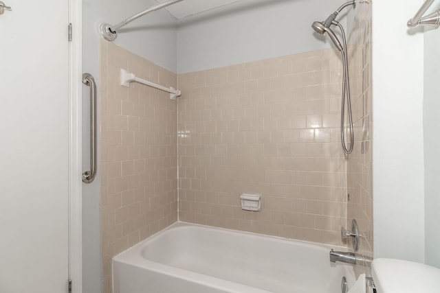 bathroom featuring tiled shower / bath