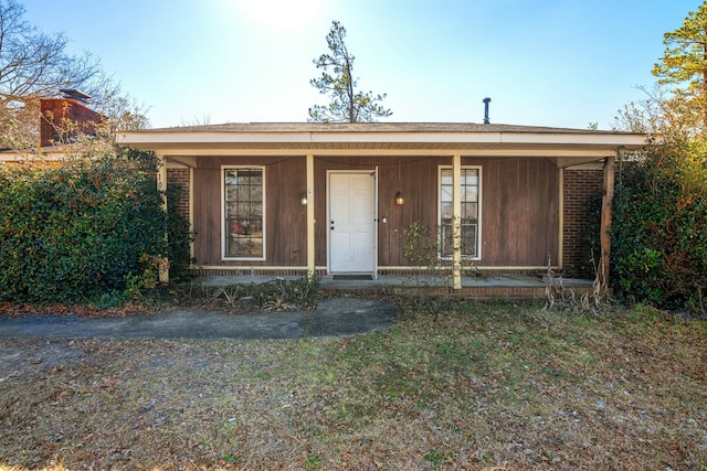 view of front facade featuring a porch