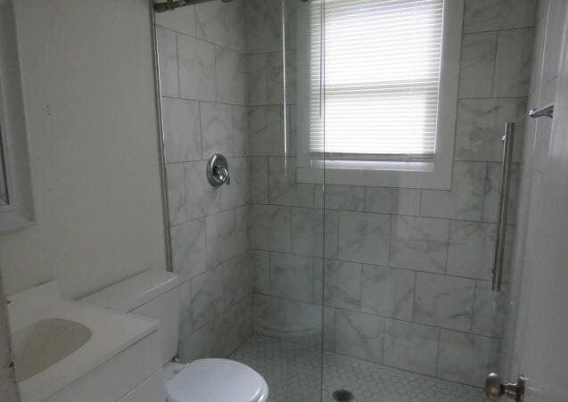 2320 Getzen St, Augusta, GA 30906 - bathroom with tiled shower and vanity