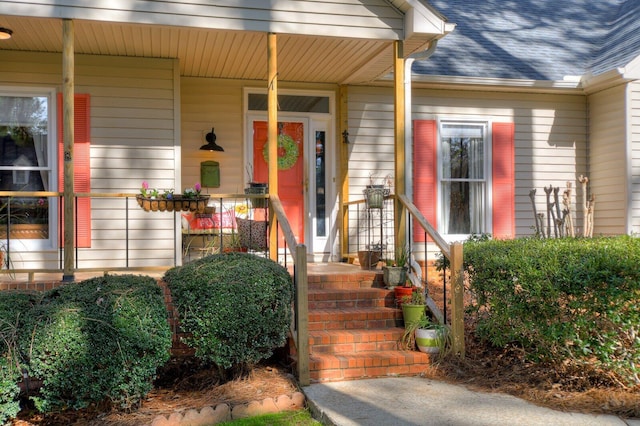 entrance to property with a shingled roof