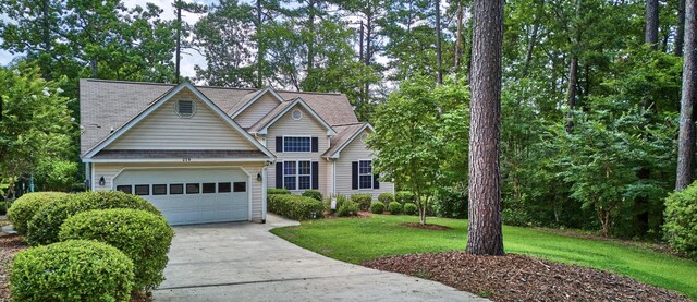 view of front facade featuring a garage and a front yard