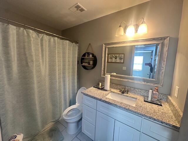 full bath featuring visible vents, toilet, and vanity