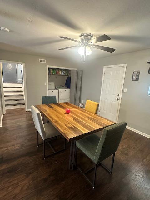 dining space with visible vents, baseboards, ceiling fan, dark wood finished floors, and washing machine and dryer