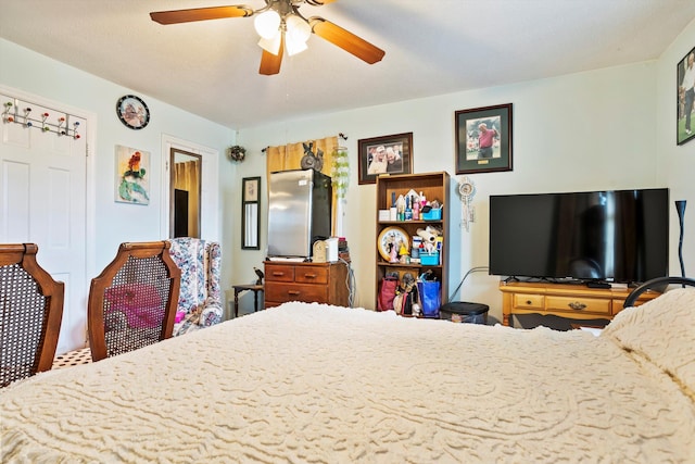 bedroom with ceiling fan