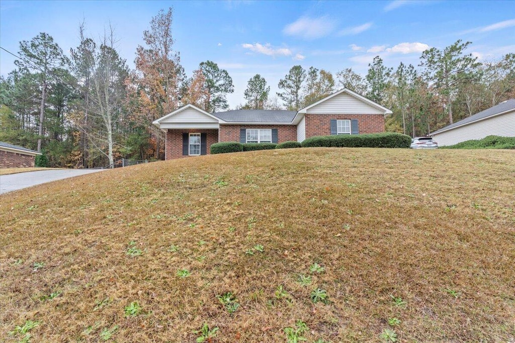 ranch-style home featuring a front yard