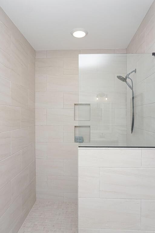 151 Cypress Dr, Mccormick, SC 29835 - bathroom with tiled shower