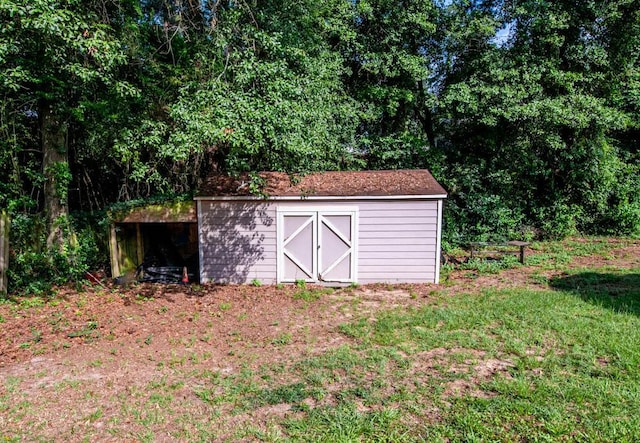 view of outdoor structure featuring a lawn