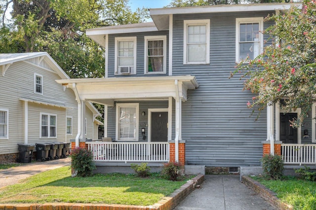 view of front of home featuring a front lawn and covered porch