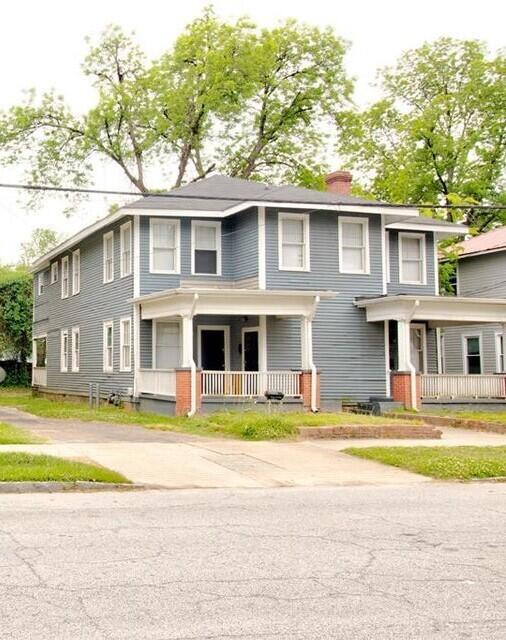 view of front of property featuring a porch