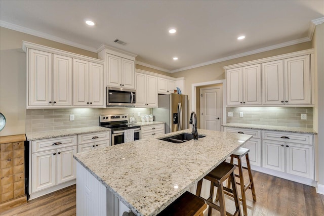 186 Tara Dr, Mccormick, SC 29835 - kitchen with visible vents, a sink, a kitchen bar, stainless steel appliances, and an island with sink