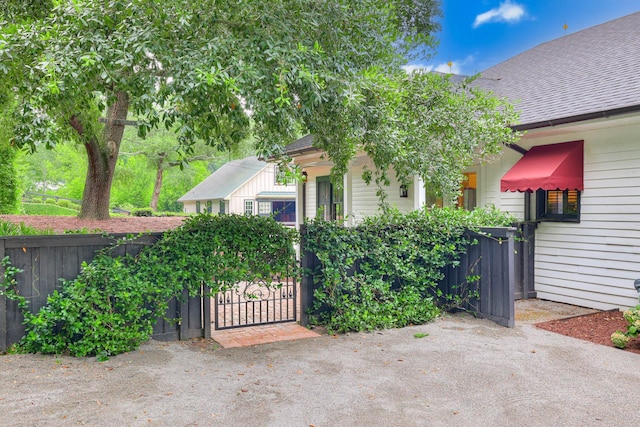 574 SW Newberry St, Aiken, SC 29801 - view of gate
