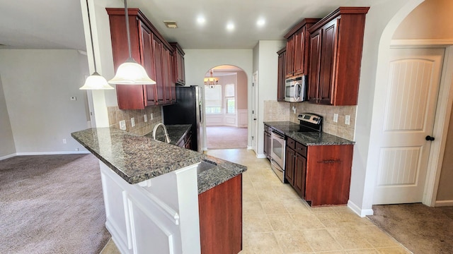 2806 Huntcliffe Dr, Augusta, GA 30909 - kitchen featuring stainless steel appliances, arched walkways, light carpet, a peninsula, and recessed lighting