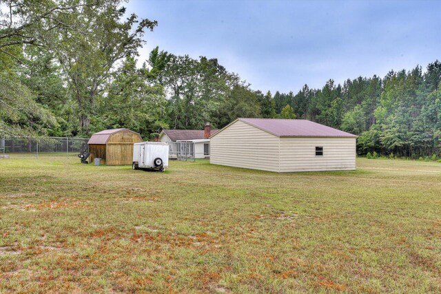 view of yard featuring a storage shed