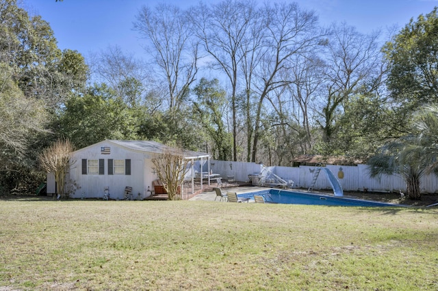 view of yard with a fenced in pool