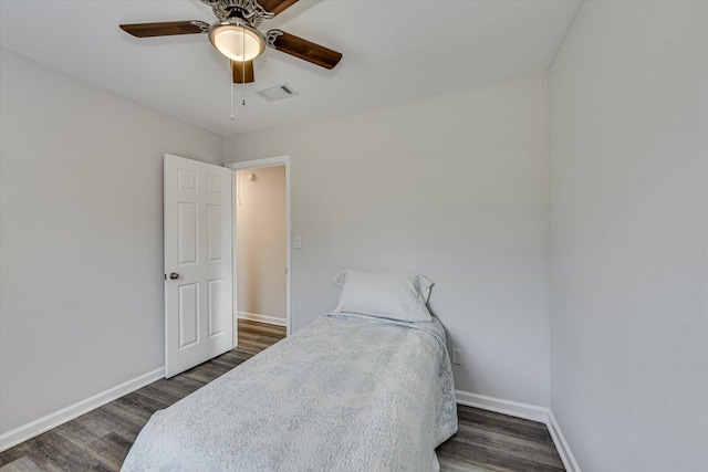 bedroom with dark wood finished floors, visible vents, ceiling fan, and baseboards