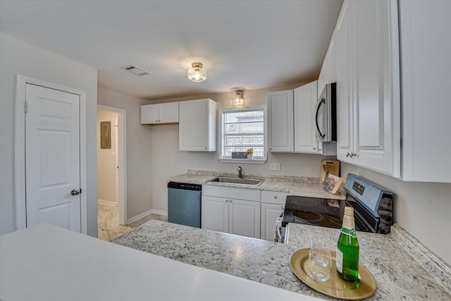 kitchen featuring visible vents, baseboards, white cabinets, stainless steel appliances, and a sink