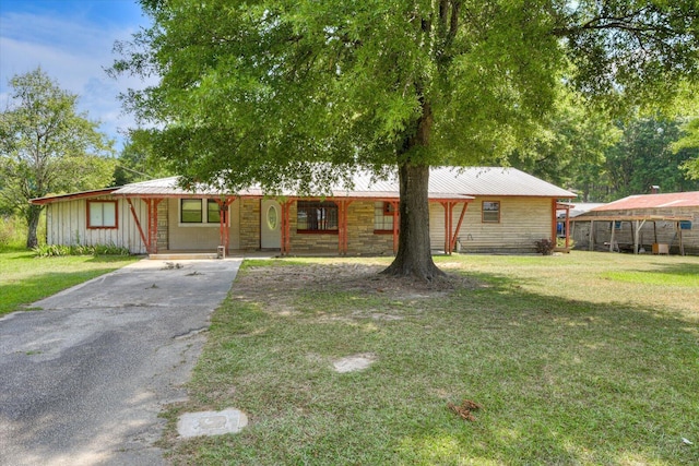 ranch-style house featuring a front yard and a porch