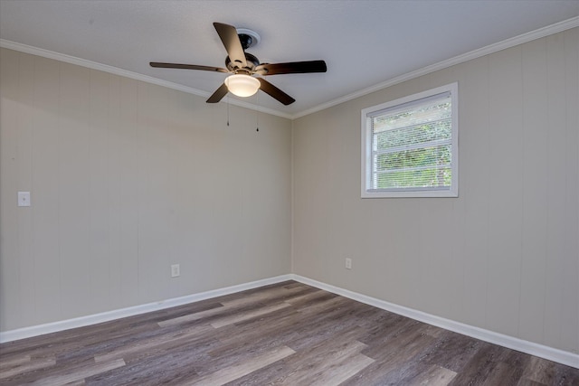 unfurnished room with dark wood-type flooring, a ceiling fan, crown molding, and baseboards