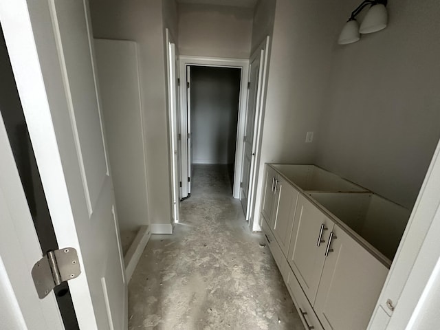 bathroom featuring unfinished concrete flooring