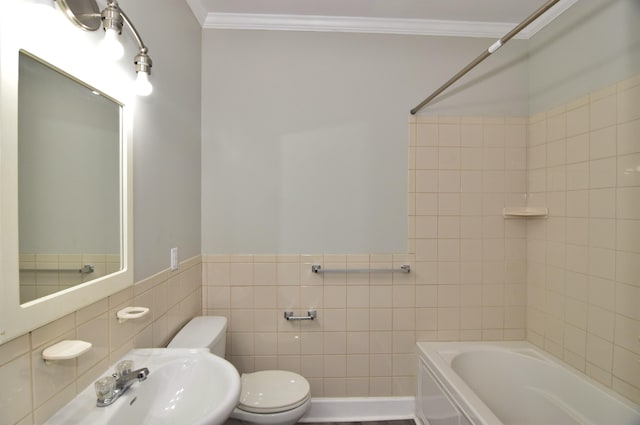 full bathroom featuring toilet, tile walls, crown molding, and sink