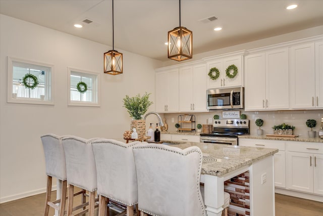 1207 Mary Hill Ct, Evans, GA 30809 - kitchen featuring a sink, appliances with stainless steel finishes, a kitchen breakfast bar, and visible vents