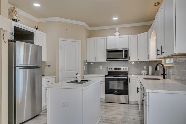 1222 Jessie Way, Augusta, GA 30906 - kitchen featuring crown molding, appliances with stainless steel finishes, a sink, and light wood-style floors