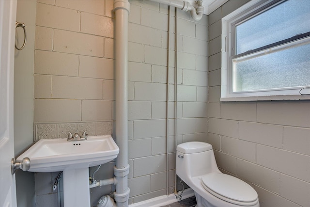 813 Hammond Dr, North Augusta, SC 29841 - bathroom featuring toilet and concrete block wall