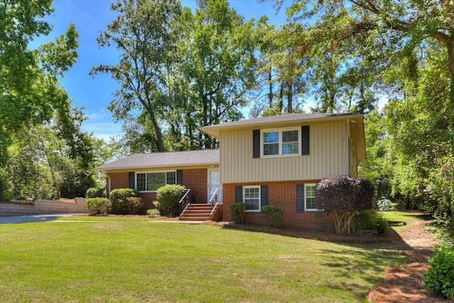 813 Hammond Dr, North Augusta, SC 29841 - tri-level home with a front yard and brick siding