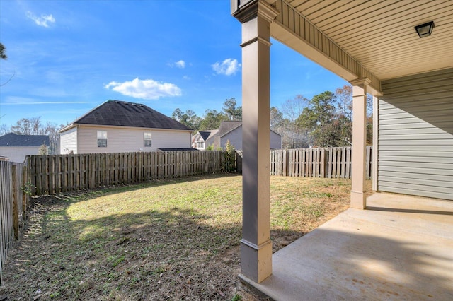 view of yard featuring a patio area