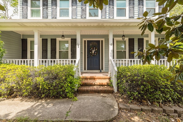 property entrance featuring a porch